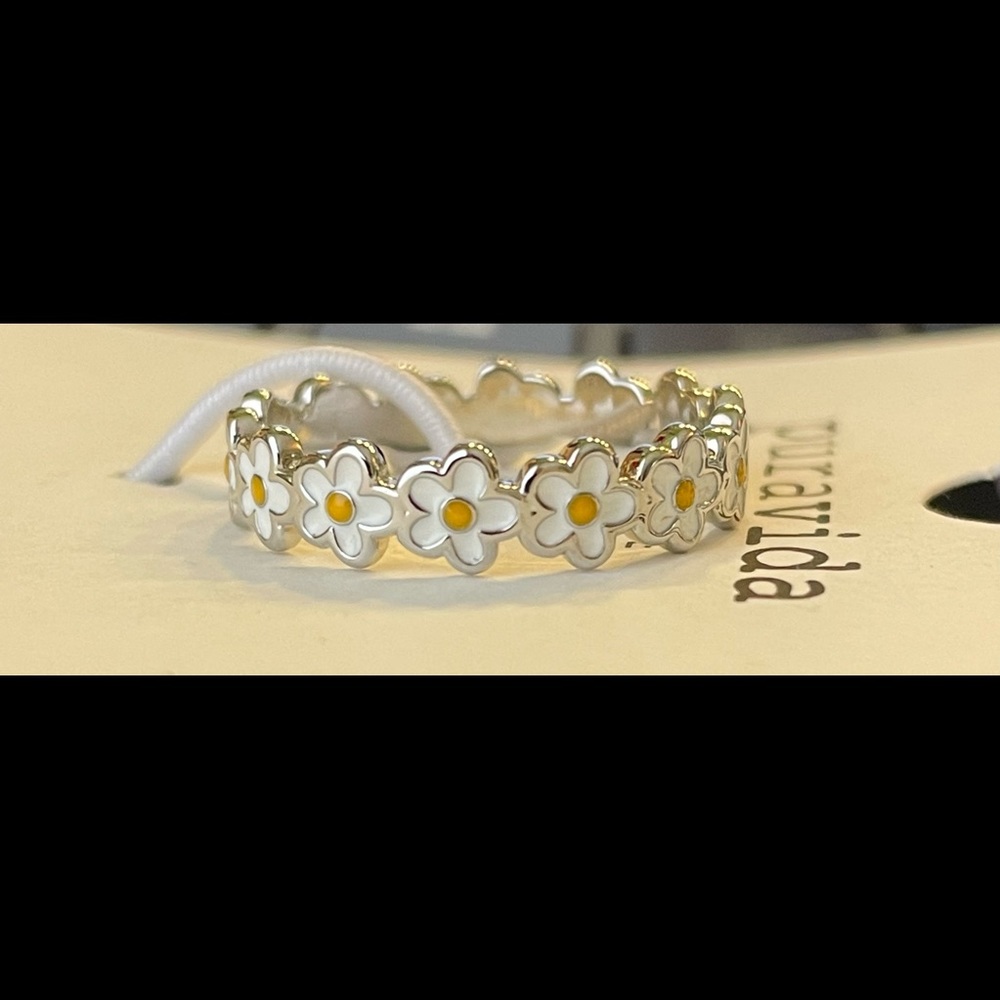 Brand new Pura Vida PAINTED BLOOMS RING in size 8